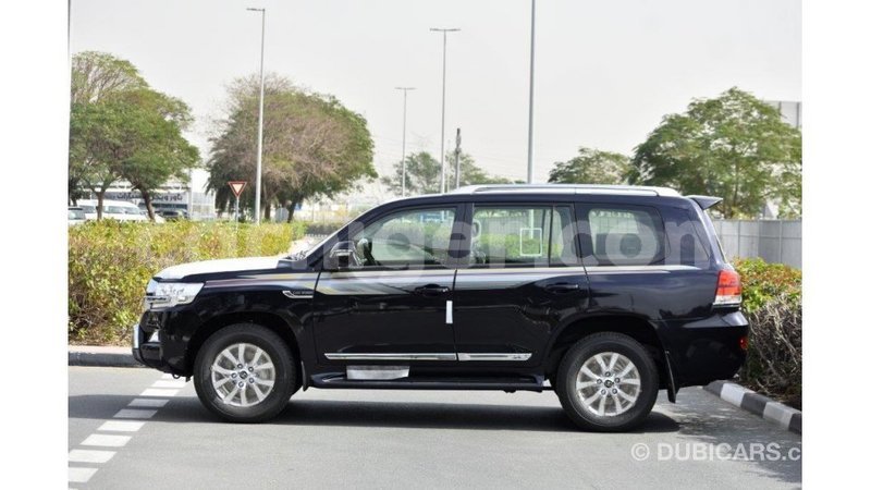 Big with watermark toyota land cruiser agadez import dubai 5643