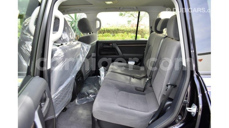 Big with watermark toyota land cruiser agadez import dubai 5643