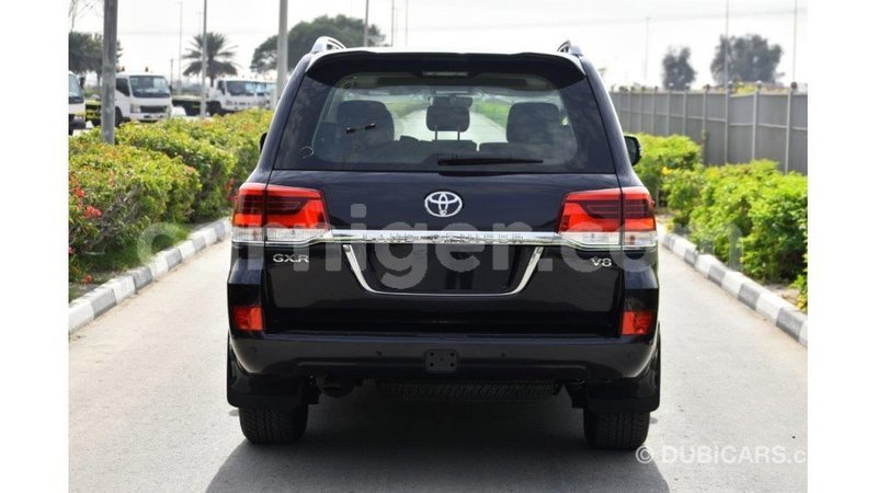 Big with watermark toyota land cruiser agadez import dubai 5643