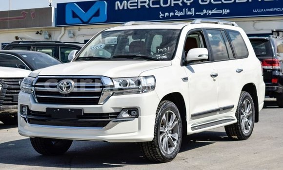 Buy Import Toyota Land Cruiser White Truck in Import - Dubai in Agadez Buy Import Toyota Land Cruiser White Truck in Import - Dubai in Agadez