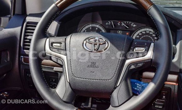 Buy Import Toyota Land Cruiser White Truck in Import - Dubai in Agadez Buy Import Toyota Land Cruiser White Truck in Import - Dubai in Agadez