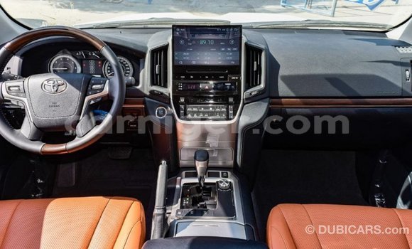 Buy Import Toyota Land Cruiser White Truck in Import - Dubai in Agadez Buy Import Toyota Land Cruiser White Truck in Import - Dubai in Agadez