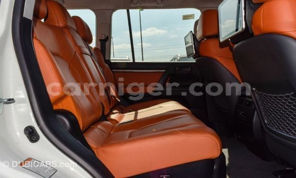 Buy Import Toyota Land Cruiser White Truck in Import - Dubai in Agadez Buy Import Toyota Land Cruiser White Truck in Import - Dubai in Agadez
