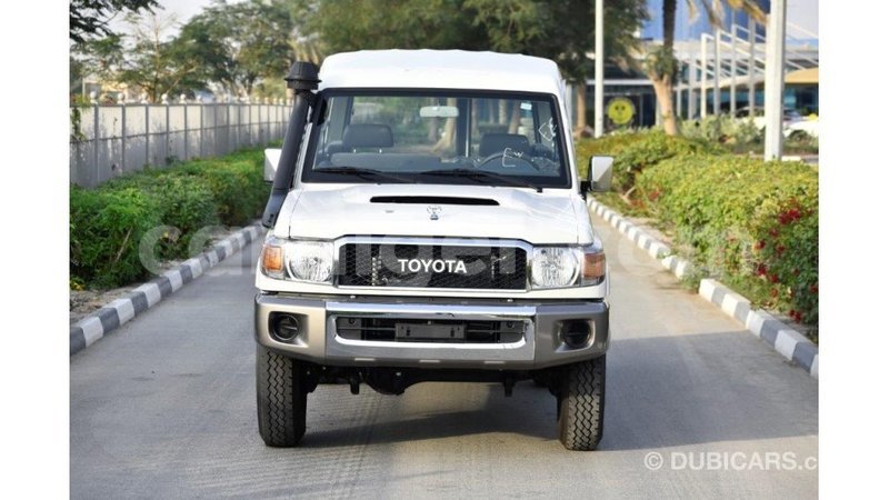 Big with watermark toyota land cruiser agadez import dubai 5649