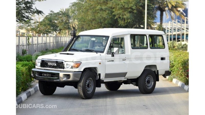 Big with watermark toyota land cruiser agadez import dubai 5649