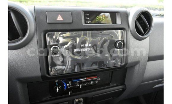 Sayi Imported Toyota Land Cruiser White Babbar mota in Import - Dubai a Agadez Sayi Imported Toyota Land Cruiser White Babbar mota in Import - Dubai a Agadez