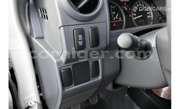 Sayi Imported Toyota Land Cruiser White Babbar mota in Import - Dubai a Agadez Sayi Imported Toyota Land Cruiser White Babbar mota in Import - Dubai a Agadez