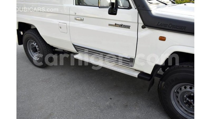 Big with watermark toyota land cruiser agadez import dubai 5649