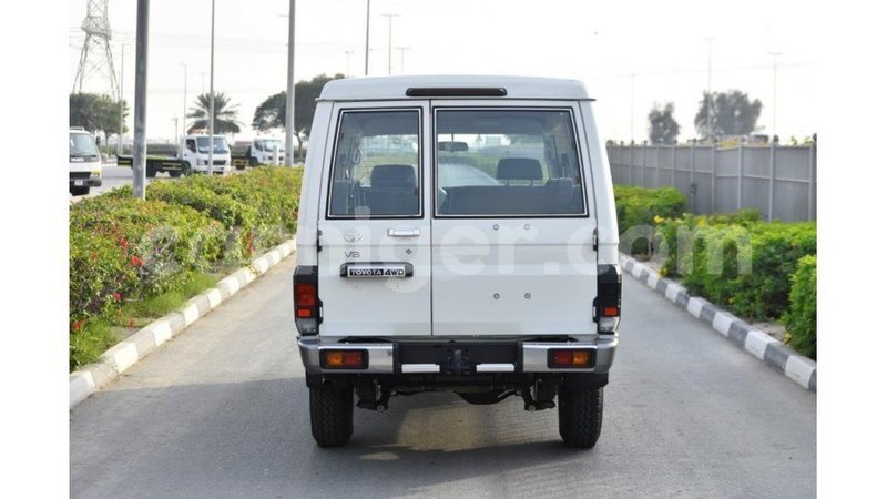 Big with watermark toyota land cruiser agadez import dubai 5649