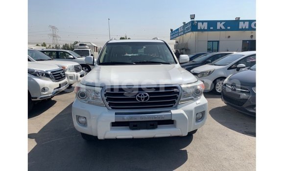 Sayi Imported Toyota Land Cruiser White Babbar mota in Import - Dubai a Agadez Sayi Imported Toyota Land Cruiser White Babbar mota in Import - Dubai a Agadez