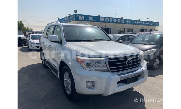 Sayi Imported Toyota Land Cruiser White Babbar mota in Import - Dubai a Agadez Sayi Imported Toyota Land Cruiser White Babbar mota in Import - Dubai a Agadez