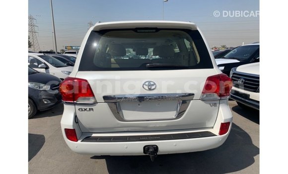 Sayi Imported Toyota Land Cruiser White Babbar mota in Import - Dubai a Agadez Sayi Imported Toyota Land Cruiser White Babbar mota in Import - Dubai a Agadez