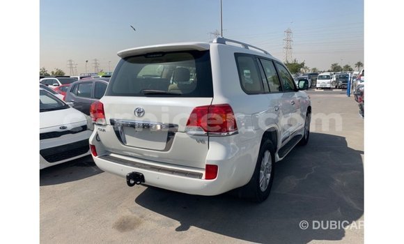 Sayi Imported Toyota Land Cruiser White Babbar mota in Import - Dubai a Agadez Sayi Imported Toyota Land Cruiser White Babbar mota in Import - Dubai a Agadez