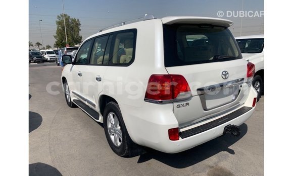 Sayi Imported Toyota Land Cruiser White Babbar mota in Import - Dubai a Agadez Sayi Imported Toyota Land Cruiser White Babbar mota in Import - Dubai a Agadez