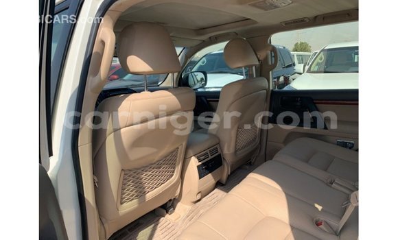 Sayi Imported Toyota Land Cruiser White Babbar mota in Import - Dubai a Agadez Sayi Imported Toyota Land Cruiser White Babbar mota in Import - Dubai a Agadez
