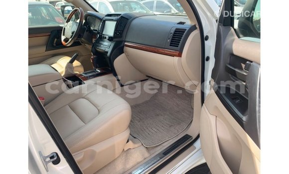 Sayi Imported Toyota Land Cruiser White Babbar mota in Import - Dubai a Agadez Sayi Imported Toyota Land Cruiser White Babbar mota in Import - Dubai a Agadez