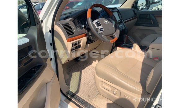 Sayi Imported Toyota Land Cruiser White Babbar mota in Import - Dubai a Agadez Sayi Imported Toyota Land Cruiser White Babbar mota in Import - Dubai a Agadez