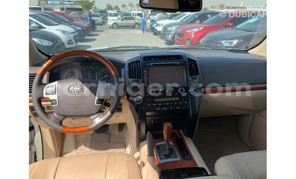 Sayi Imported Toyota Land Cruiser White Babbar mota in Import - Dubai a Agadez Sayi Imported Toyota Land Cruiser White Babbar mota in Import - Dubai a Agadez