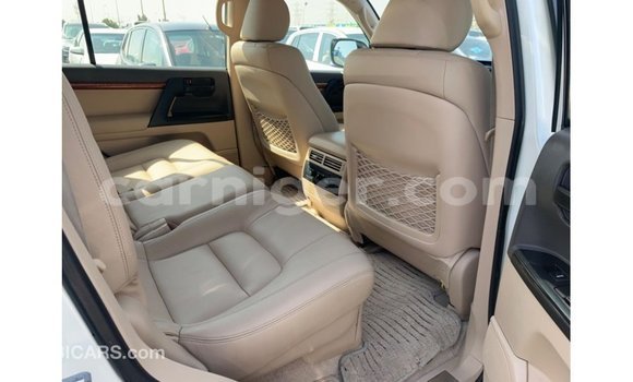 Sayi Imported Toyota Land Cruiser White Babbar mota in Import - Dubai a Agadez Sayi Imported Toyota Land Cruiser White Babbar mota in Import - Dubai a Agadez