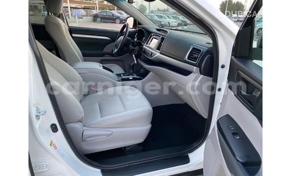 Buy Import Toyota Highlander White Car in Import - Dubai in Agadez Buy Import Toyota Highlander White Car in Import - Dubai in Agadez