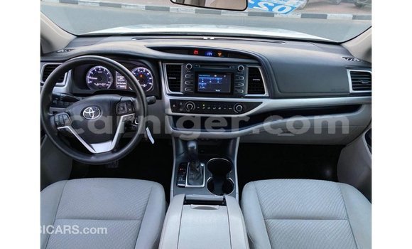 Buy Import Toyota Highlander White Car in Import - Dubai in Agadez Buy Import Toyota Highlander White Car in Import - Dubai in Agadez