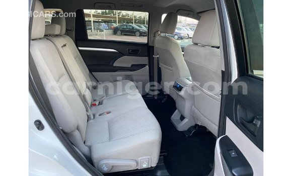 Buy Import Toyota Highlander White Car in Import - Dubai in Agadez Buy Import Toyota Highlander White Car in Import - Dubai in Agadez