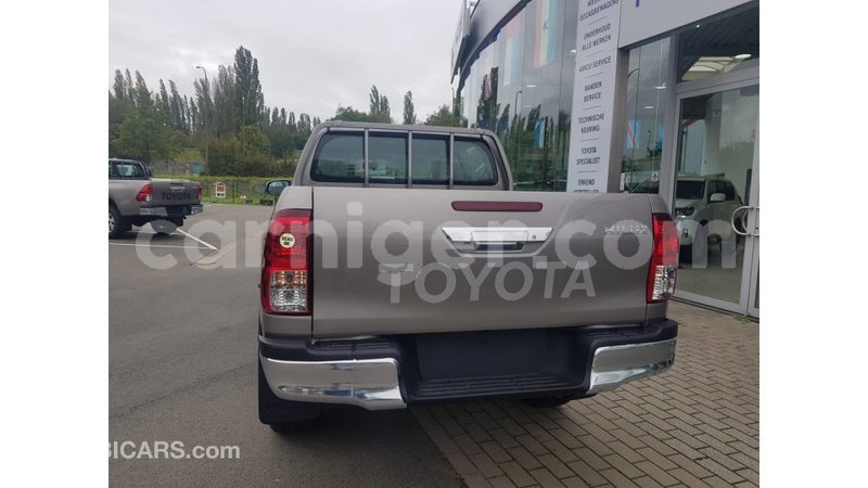 Big with watermark toyota hilux agadez import dubai 5659