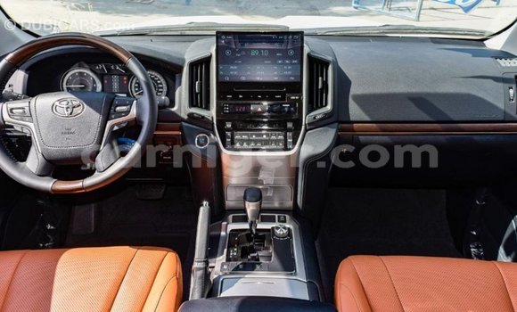 Buy Import Toyota Land Cruiser White Truck in Import - Dubai in Agadez Buy Import Toyota Land Cruiser White Truck in Import - Dubai in Agadez