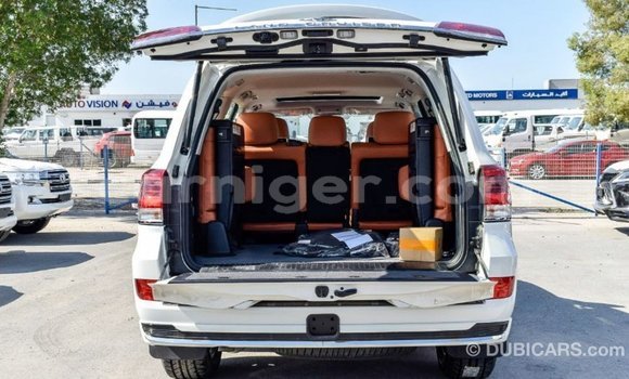 Buy Import Toyota Land Cruiser White Truck in Import - Dubai in Agadez Buy Import Toyota Land Cruiser White Truck in Import - Dubai in Agadez