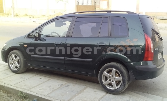 Buy Used Mazda Premacy Green Car in Niamey in Niamey