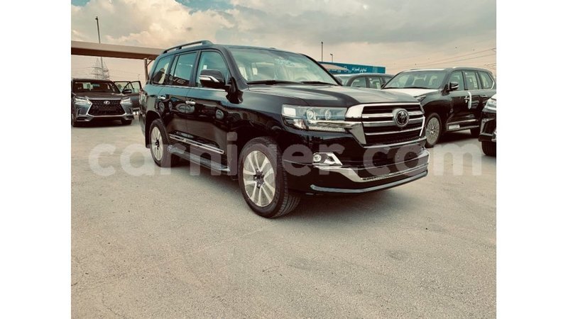 Big with watermark toyota land cruiser agadez import dubai 5668