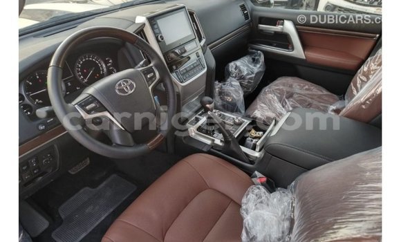 Buy Import Toyota Land Cruiser White Truck in Import - Dubai in Agadez Buy Import Toyota Land Cruiser White Truck in Import - Dubai in Agadez