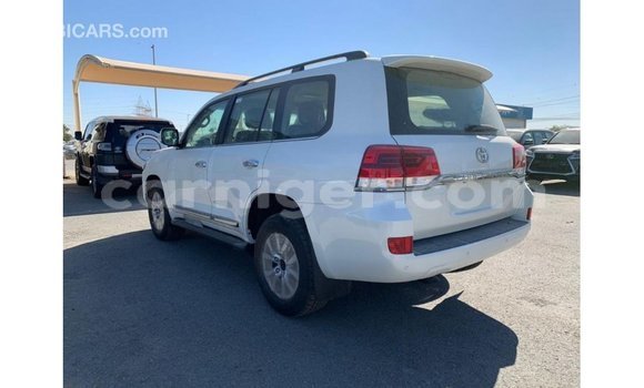 Buy Import Toyota Land Cruiser White Truck in Import - Dubai in Agadez Buy Import Toyota Land Cruiser White Truck in Import - Dubai in Agadez