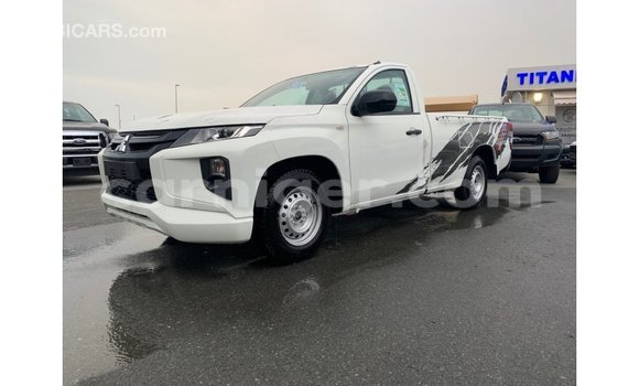 Buy Import Mitsubishi L200 White Car in Import - Dubai in Agadez Buy Import Mitsubishi L200 White Car in Import - Dubai in Agadez