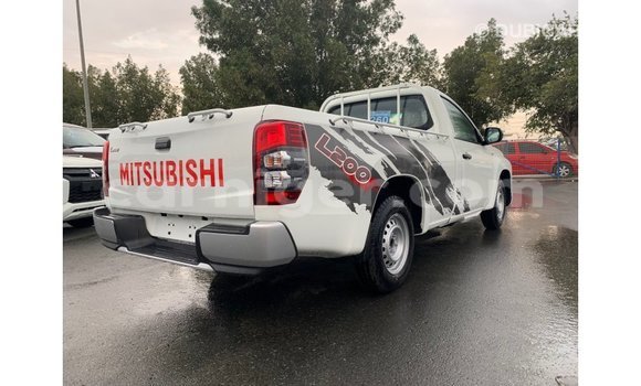 Buy Import Mitsubishi L200 White Car in Import - Dubai in Agadez Buy Import Mitsubishi L200 White Car in Import - Dubai in Agadez