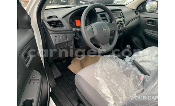 Buy Import Mitsubishi L200 White Car in Import - Dubai in Agadez Buy Import Mitsubishi L200 White Car in Import - Dubai in Agadez