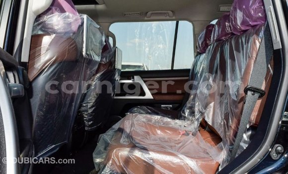 Buy Import Toyota Land Cruiser Black Truck in Import - Dubai in Agadez Buy Import Toyota Land Cruiser Black Truck in Import - Dubai in Agadez