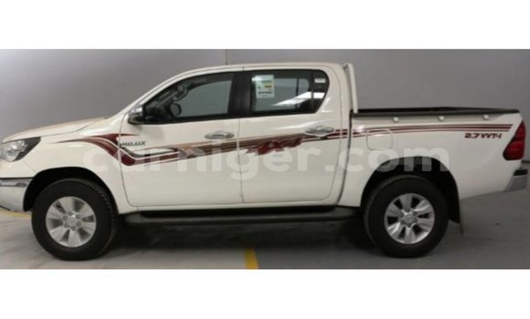 Buy Import Toyota Hilux White Car in Import - Dubai in Agadez Buy Import Toyota Hilux White Car in Import - Dubai in Agadez