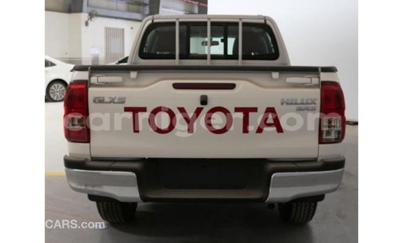Buy Import Toyota Hilux White Car in Import - Dubai in Agadez Buy Import Toyota Hilux White Car in Import - Dubai in Agadez
