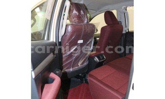 Buy Import Toyota Hilux White Car in Import - Dubai in Agadez Buy Import Toyota Hilux White Car in Import - Dubai in Agadez