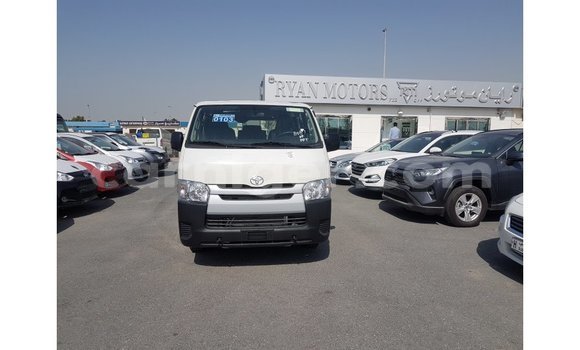 Buy Import Toyota DA White Truck in Import - Dubai in Agadez Buy Import Toyota DA White Truck in Import - Dubai in Agadez