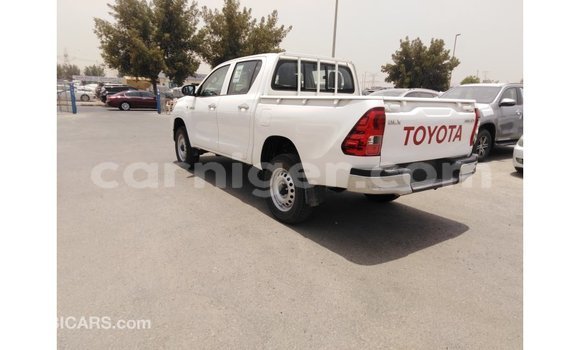 Buy Import Toyota Hilux White Car in Import - Dubai in Agadez Buy Import Toyota Hilux White Car in Import - Dubai in Agadez
