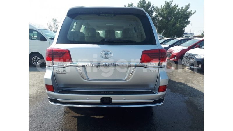 Big with watermark toyota land cruiser agadez import dubai 5717