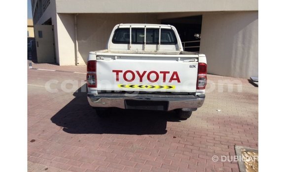 Buy Import Toyota Hilux White Car in Import - Dubai in Agadez Buy Import Toyota Hilux White Car in Import - Dubai in Agadez