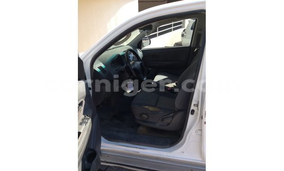 Buy Import Toyota Hilux White Car in Import - Dubai in Agadez Buy Import Toyota Hilux White Car in Import - Dubai in Agadez