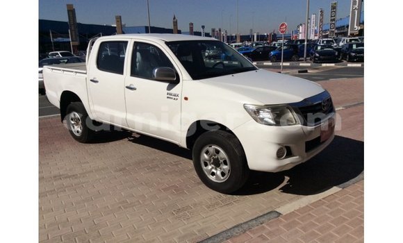 Buy Import Toyota Hilux White Car in Import - Dubai in Agadez Buy Import Toyota Hilux White Car in Import - Dubai in Agadez