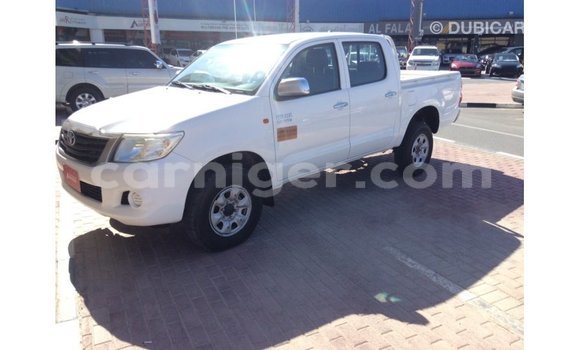 Buy Import Toyota Hilux White Car in Import - Dubai in Agadez Buy Import Toyota Hilux White Car in Import - Dubai in Agadez