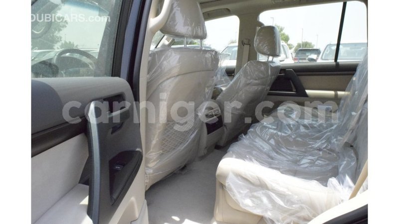 Big with watermark toyota land cruiser agadez import dubai 5736