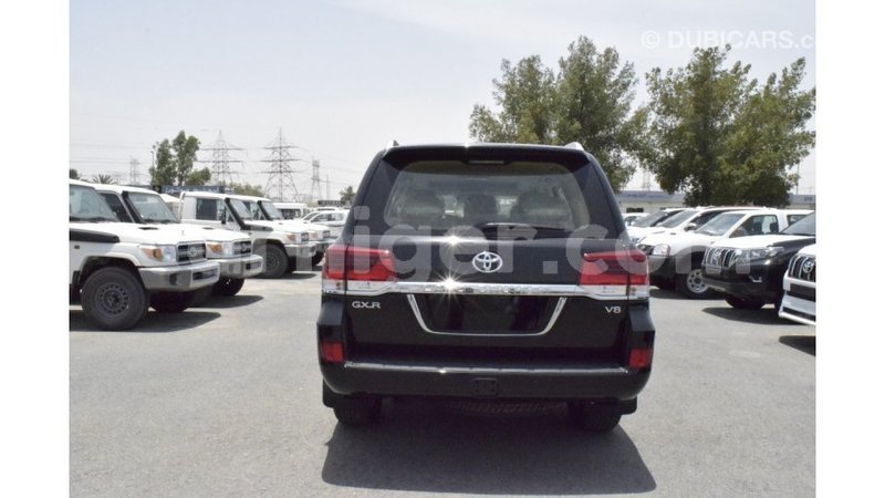 Big with watermark toyota land cruiser agadez import dubai 5736