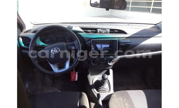 Buy Import Toyota Hilux White Car in Import - Dubai in Agadez Buy Import Toyota Hilux White Car in Import - Dubai in Agadez